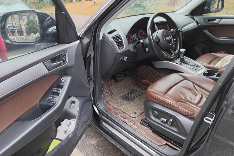 Used Audi Q5 2015 40 TFSI Technology Edition Driver Seat