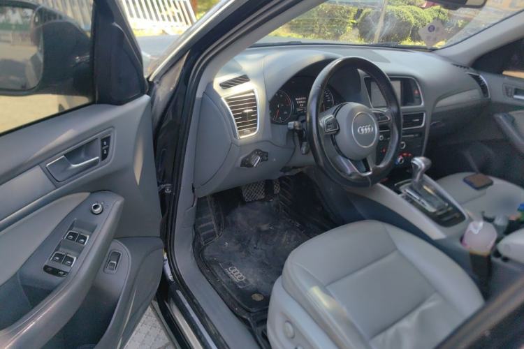 Used Audi Q5 2015 40 TFSI Trendy Edition Driver Seat