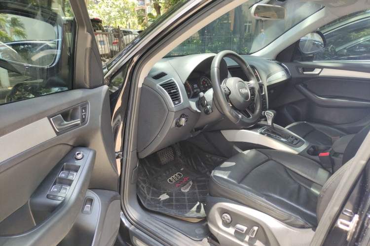 Used Audi Q5 2015 40 TFSI Technology Edition Driver Seat