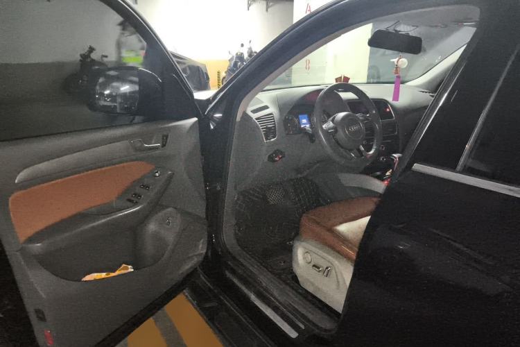 Used Audi Q5 2015 40 TFSI Trendy Edition Driver Seat