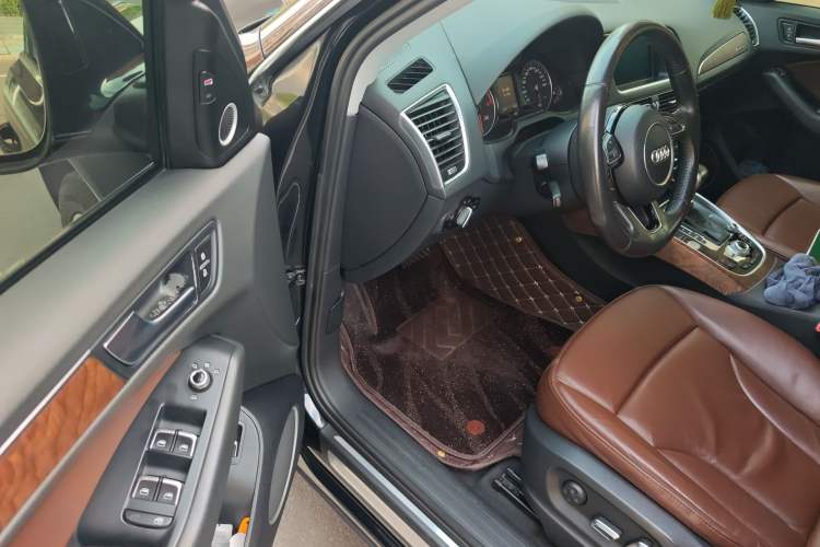Used Audi Q5 2015 40 TFSI Comfort Model Driver Seat
