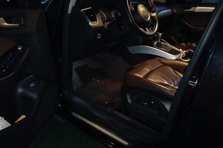 Used Audi Q5 2015 40 TFSI Trendy Edition Driver Seat