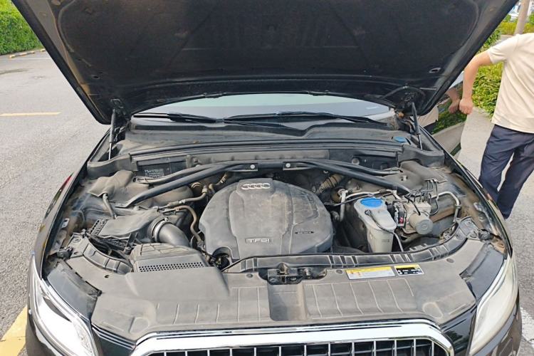 Used Audi Q5 2015 40 TFSI Comfort Model Engine Bay