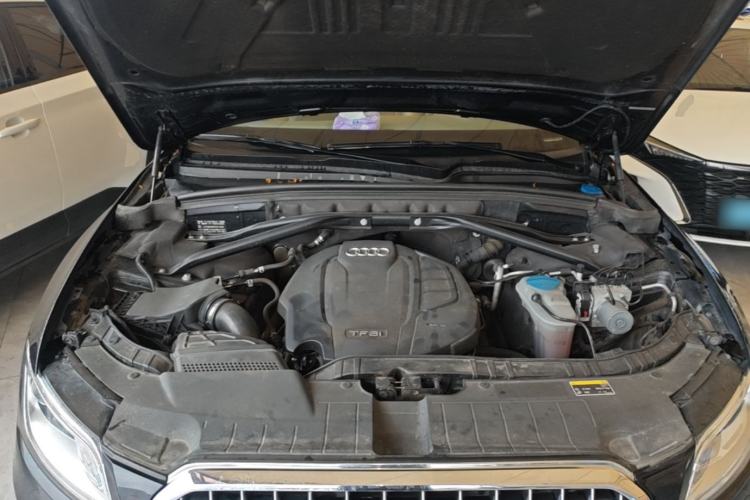 Used Audi Q5 2015 40 TFSI Comfort Model Engine Bay