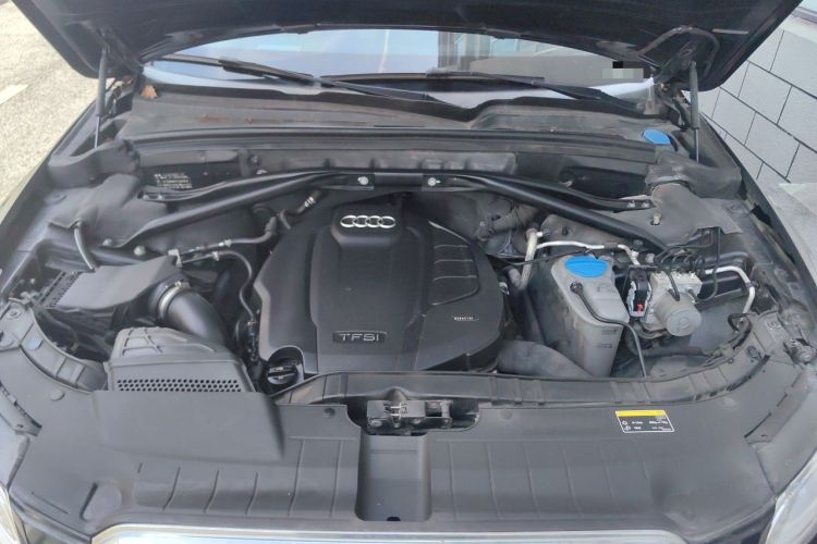 Used Audi Q5 2015 40 TFSI Technology Edition Engine Bay