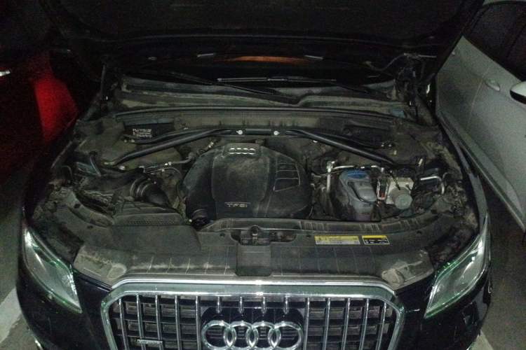 Used Audi Q5 2015 40 TFSI Technology Edition Engine Bay