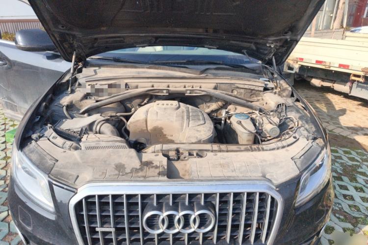 Used Audi Q5 2015 40 TFSI Comfort Model Engine Bay