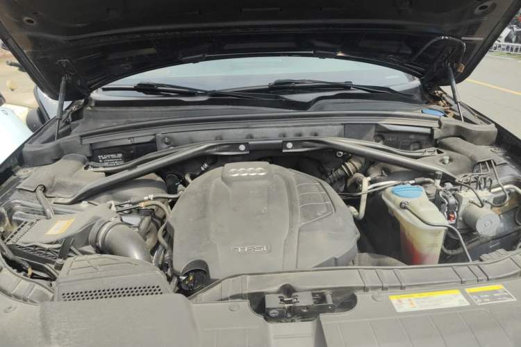 Used Audi Q5 2015 40 TFSI Trendy Edition Engine Bay