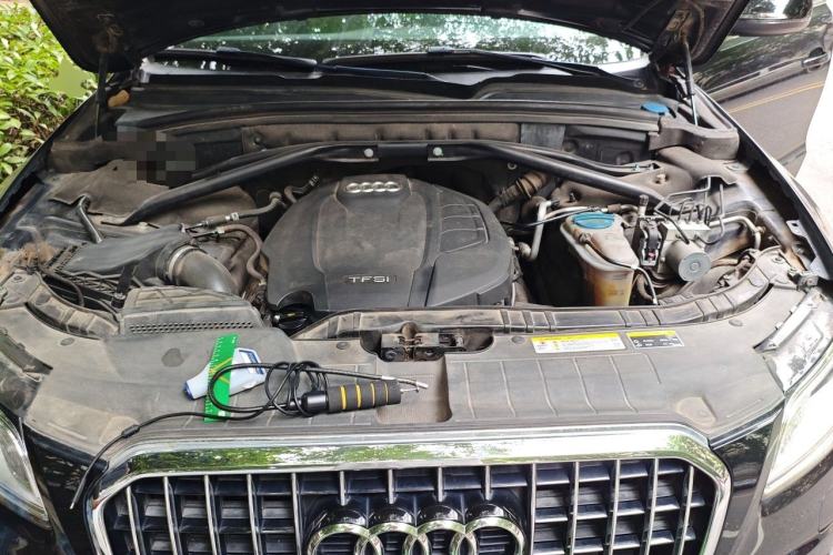 Used Audi Q5 2015 40 TFSI Comfort Model Engine Bay