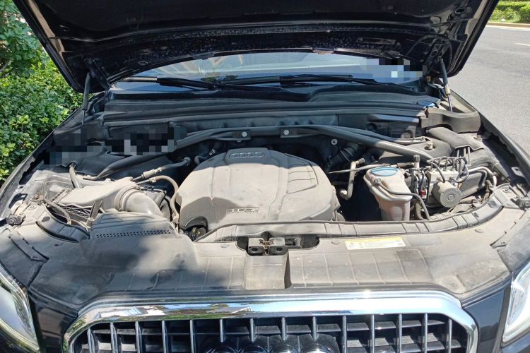 Used Audi Q5 2015 40 TFSI Comfort Model Engine Bay