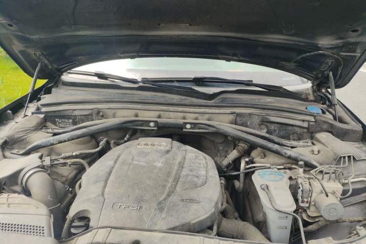 Used Audi Q5 2015 40 TFSI Technology Edition Engine Bay