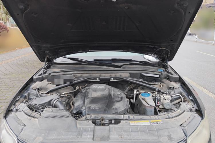 Used Audi Q5 2015 40 TFSI Technology Edition Engine Bay