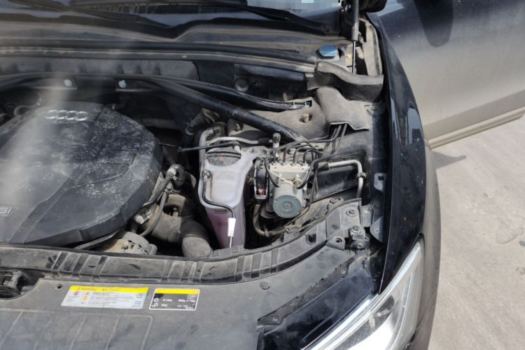 Used Audi Q5 2015 40 TFSI Technology Edition Engine Bay Left