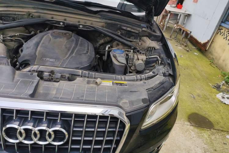 Used Audi Q5 2015 40 TFSI Technology Edition Engine Bay Left