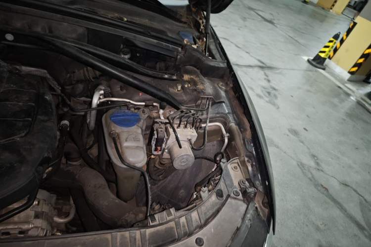 Used Audi Q5 2015 40 TFSI Technology Edition Engine Bay Left