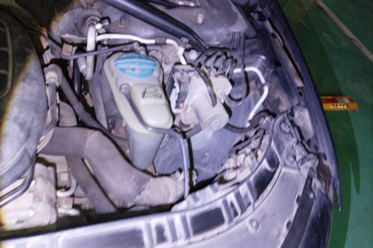 Used Audi Q5 2015 40 TFSI Technology Edition Engine Bay Left