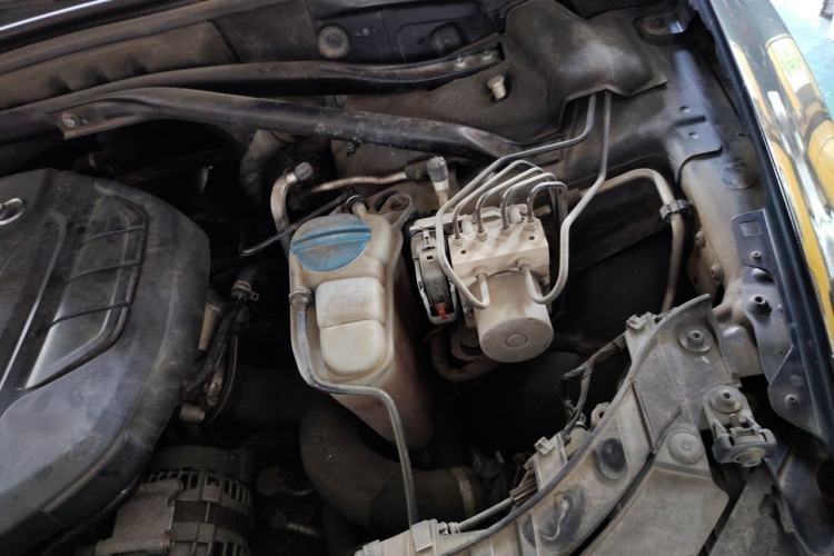 Used Audi Q5 2015 40 TFSI Technology Edition Engine Bay Left