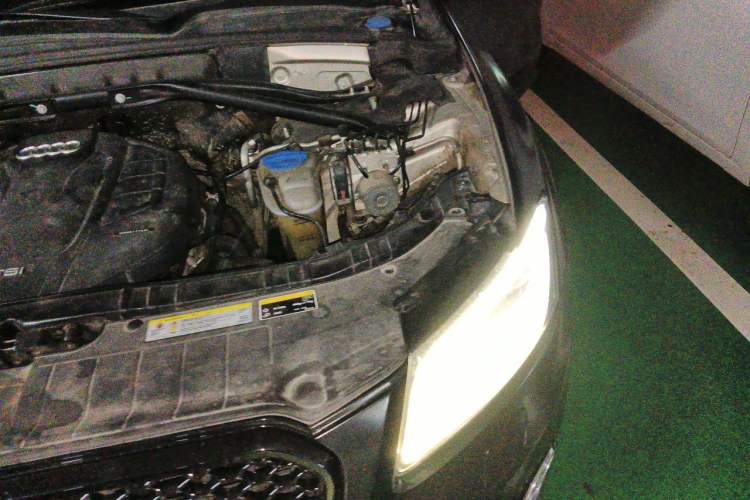 Used Audi Q5 2015 40 TFSI Trendy Edition Engine Bay Left