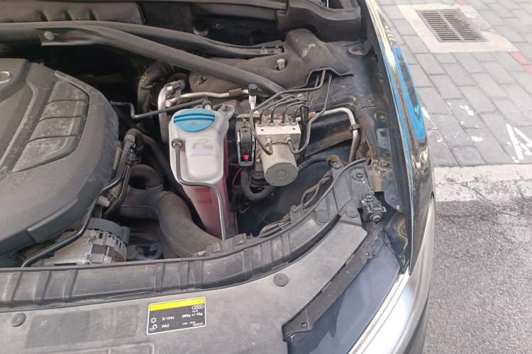 Used Audi Q5 2015 40 TFSI Technology Edition Engine Bay Left