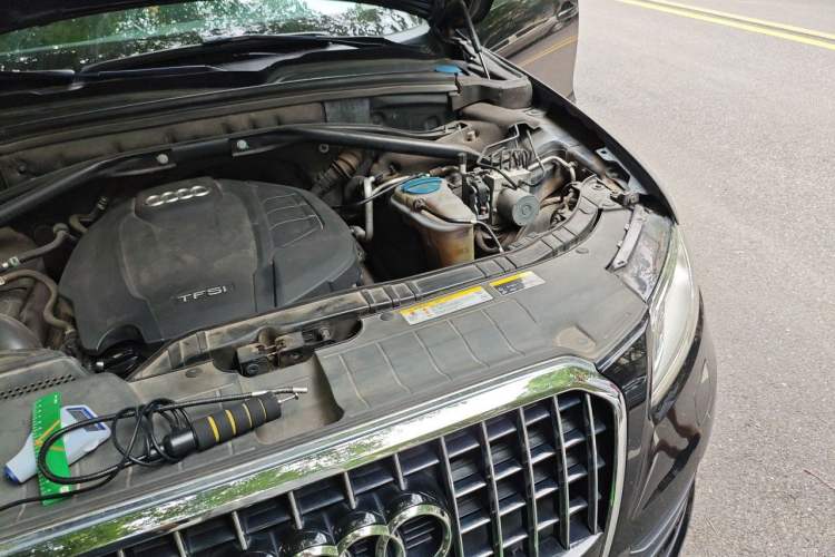 Used Audi Q5 2015 40 TFSI Comfort Model Engine Bay Left