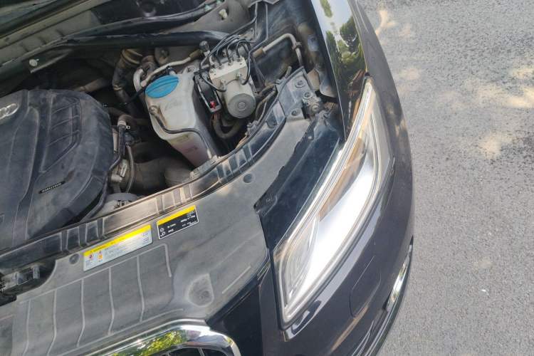 Used Audi Q5 2015 40 TFSI Technology Edition Engine Bay Left