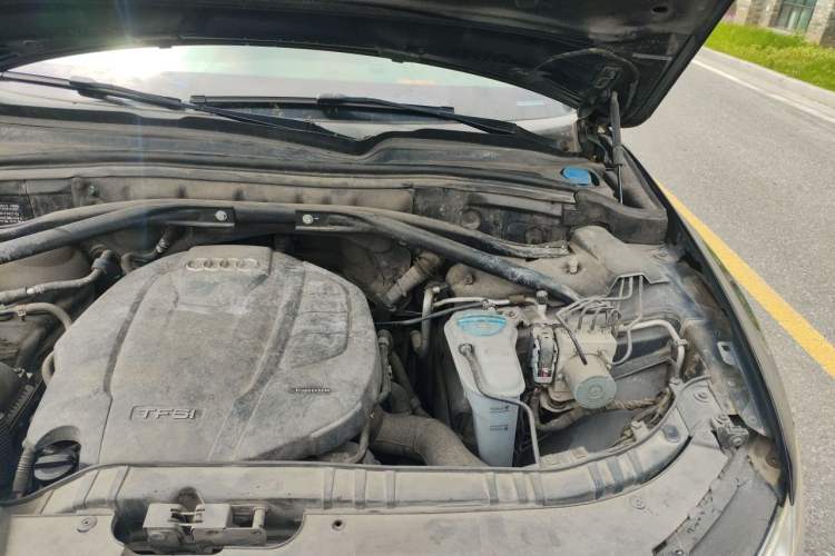 Used Audi Q5 2015 40 TFSI Technology Edition Engine Bay Left