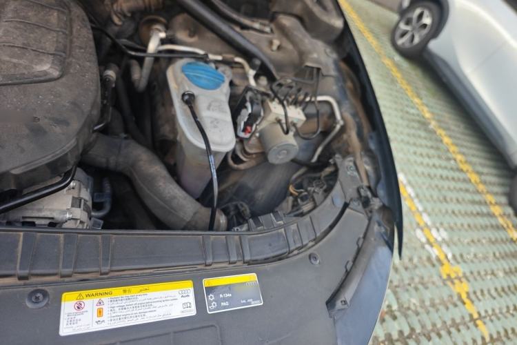 Used Audi Q5 2015 40 TFSI Comfort Model Engine Bay Left