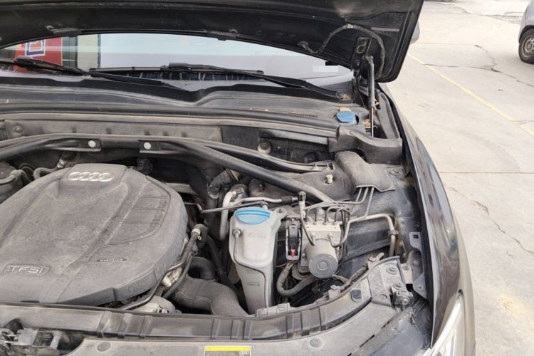 Used Audi Q5 2015 40 TFSI Technology Edition Engine Bay Left