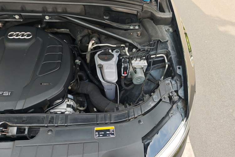 Used Audi Q5 2015 40 TFSI Comfort Model Engine Bay Left