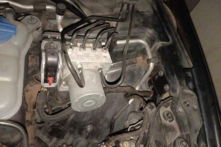Used Audi Q5 2015 40 TFSI Trendy Edition Engine Bay Left