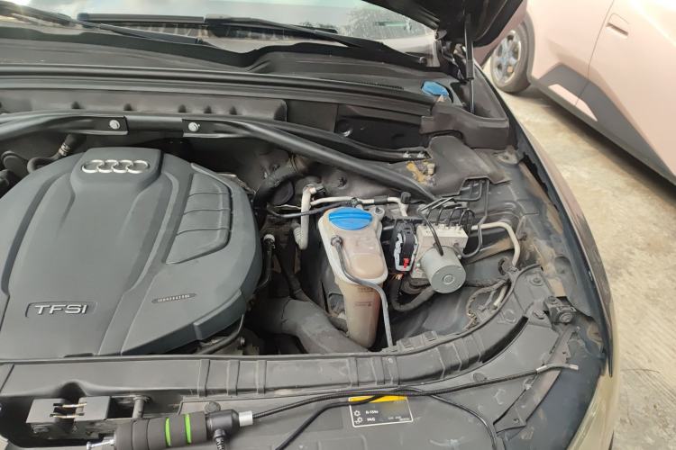 Used Audi Q5 2015 40 TFSI Technology Edition Engine Bay Left