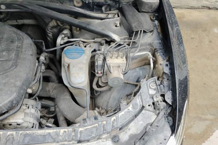 Used Audi Q5 2015 35 TFSI Standard Model Engine Bay Left