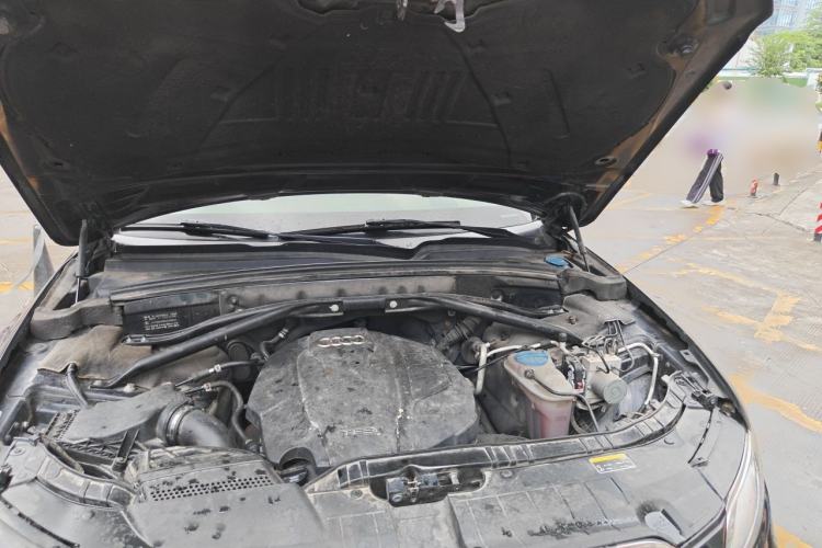Used Audi Q5 2015 40 TFSI Comfort Model Engine Bay
