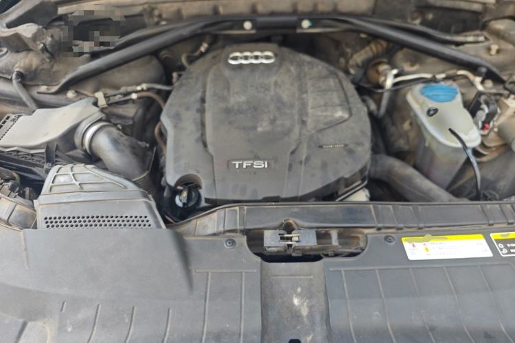 Used Audi Q5 2015 40 TFSI Comfort Model Engine Bay