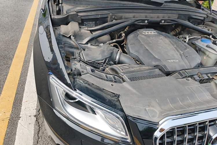 Used Audi Q5 2015 40 TFSI Comfort Model Engine Bay Right