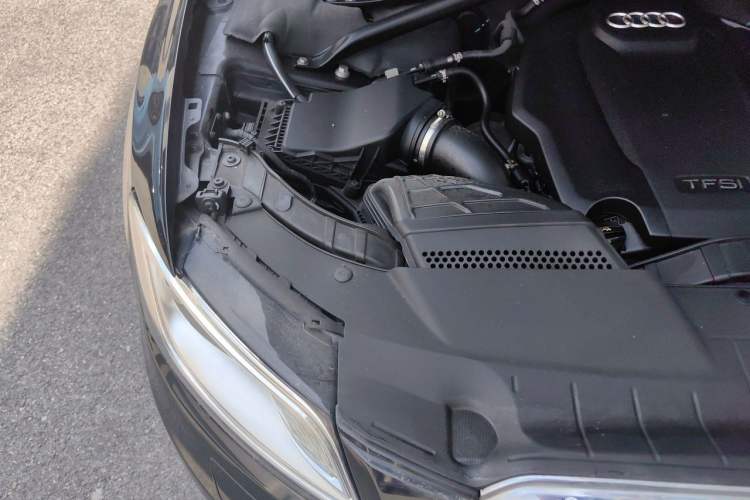 Used Audi Q5 2015 40 TFSI Technology Edition Engine Bay Right