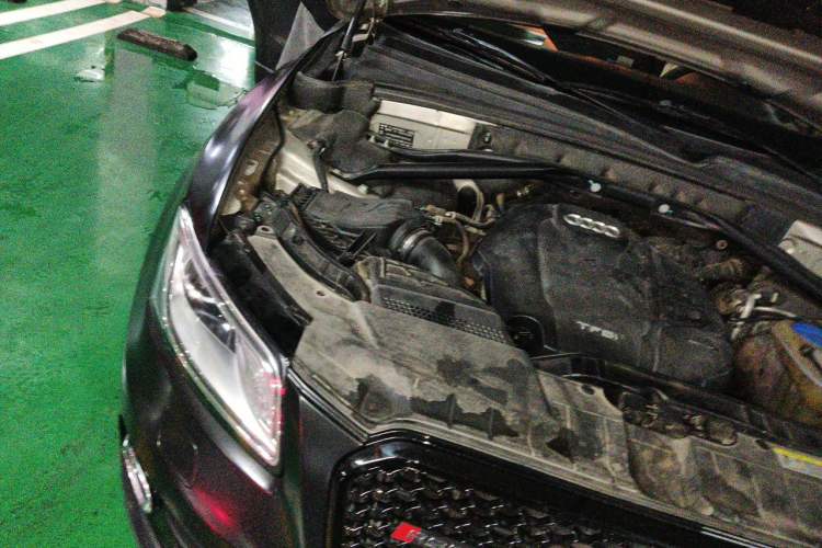 Used Audi Q5 2015 40 TFSI Trendy Edition Engine Bay Right