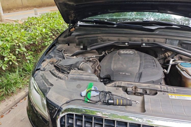Used Audi Q5 2015 40 TFSI Comfort Model Engine Bay Right
