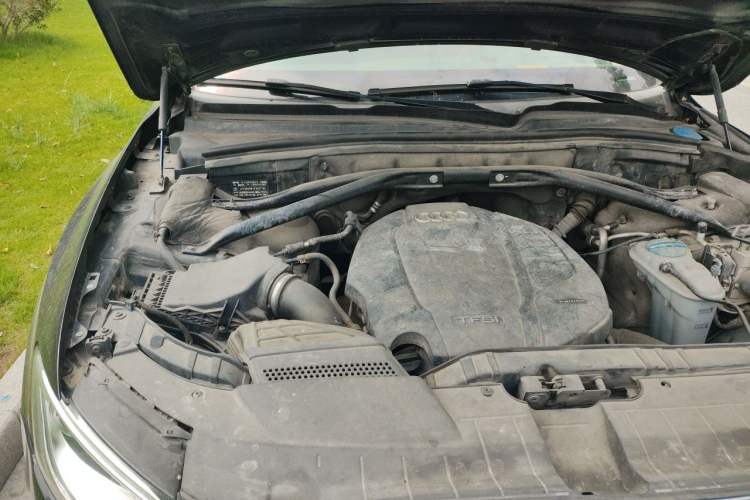 Used Audi Q5 2015 40 TFSI Technology Edition Engine Bay Right