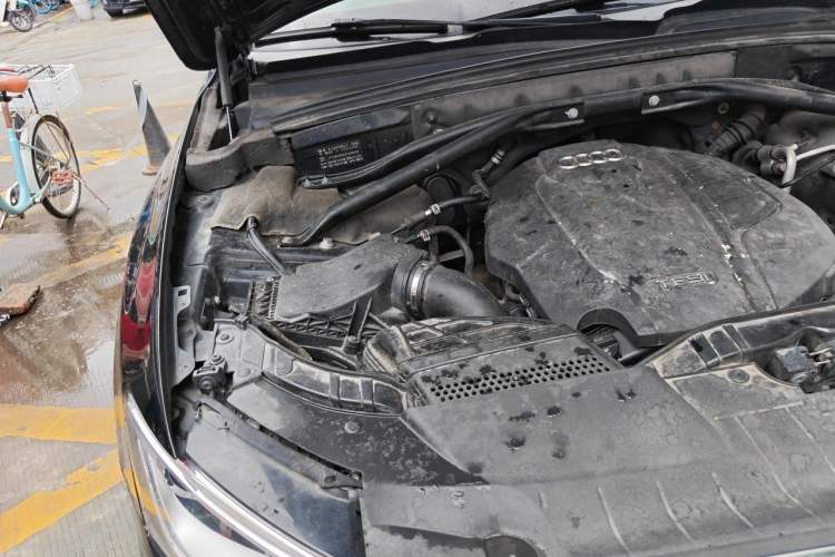 Used Audi Q5 2015 40 TFSI Comfort Model Engine Bay Right