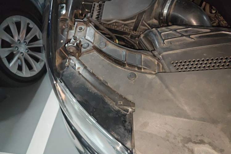 Used Audi Q5 2015 40 TFSI Comfort Model Engine Bay Right