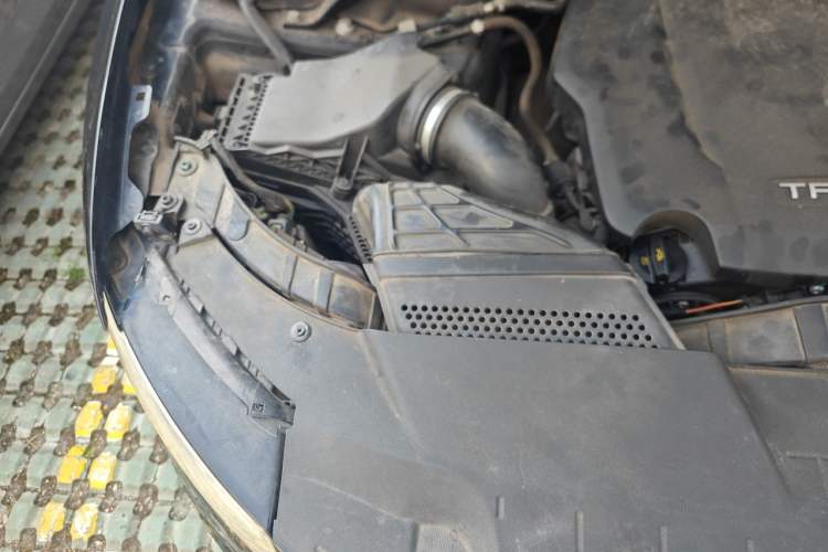 Used Audi Q5 2015 40 TFSI Comfort Model Engine Bay Right