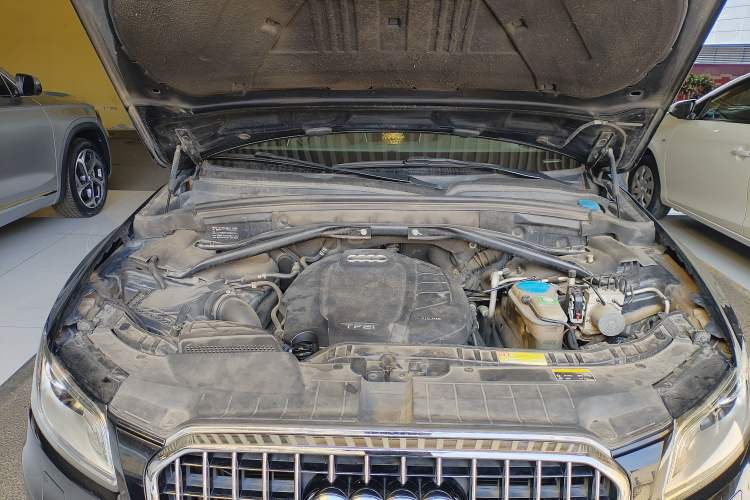 Used Audi Q5 2015 40 TFSI Trendy Edition Engine Bay