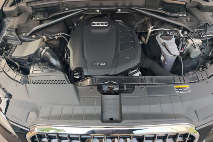 Used Audi Q5 2015 40 TFSI Comfort Model Engine Bay