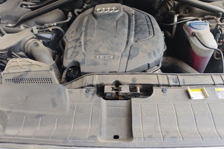 Used Audi Q5 2015 40 TFSI Comfort Model Engine Bay