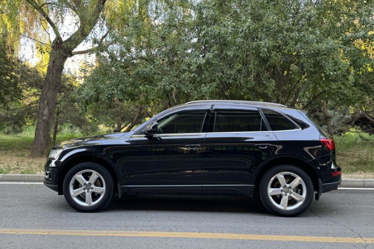 Used Audi Q5 2015 40 TFSI Comfort Model Exterior 2