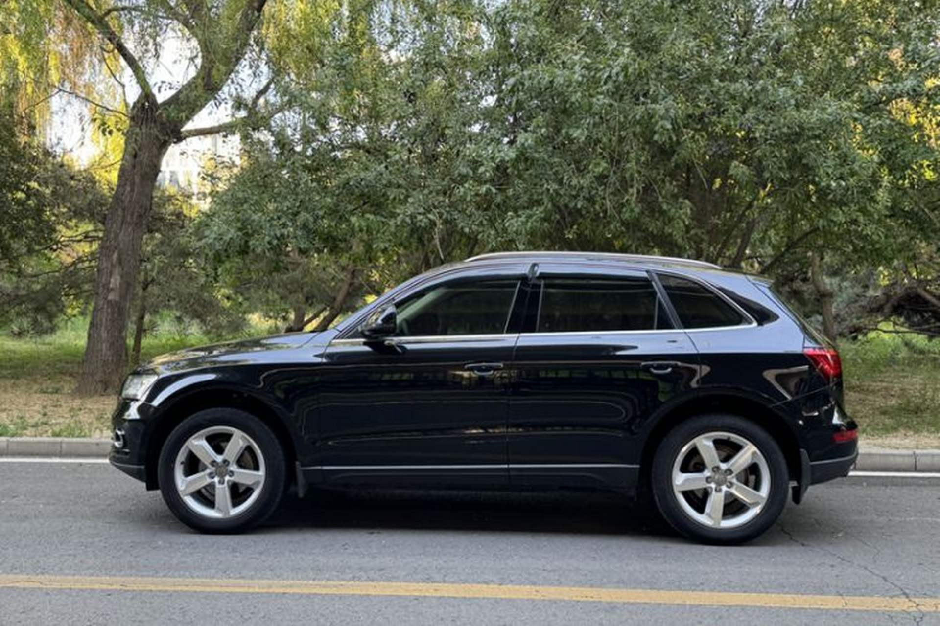 Used Audi Q5 2015 40 TFSI Comfort Model Exterior 2