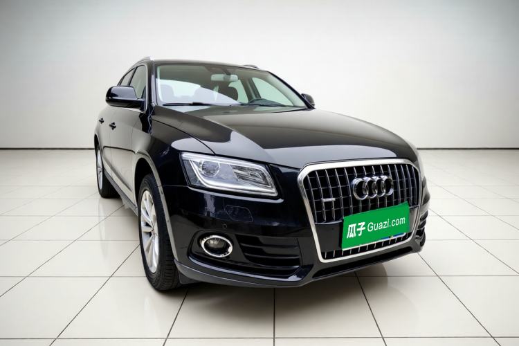 Used Audi Q5 2015 40 TFSI Technology Edition Front Right 45 Deg