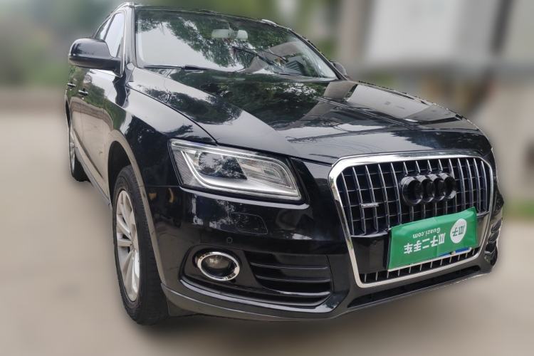 Used Audi Q5 2015 40 TFSI Technology Edition Front Right 45 Deg