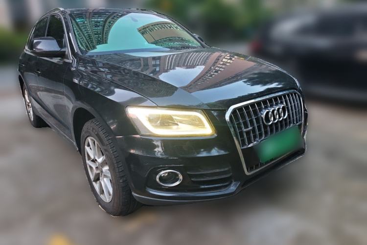 Used Audi Q5 2015 40 TFSI Trendy Edition Front Right 45 Deg
